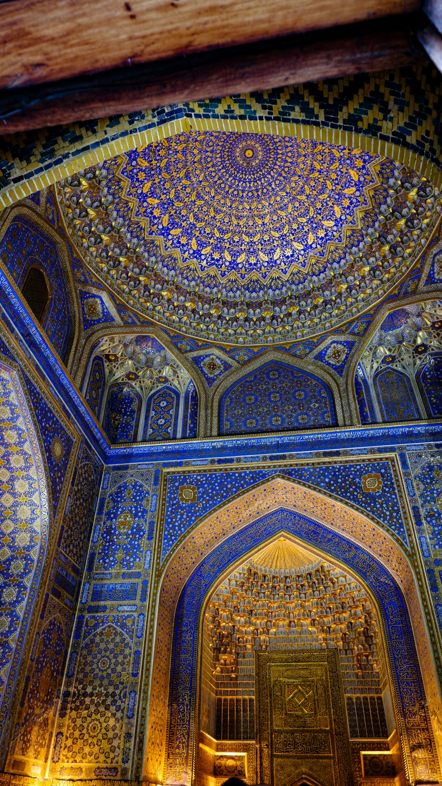 a view of the ceiling and wall inside a building