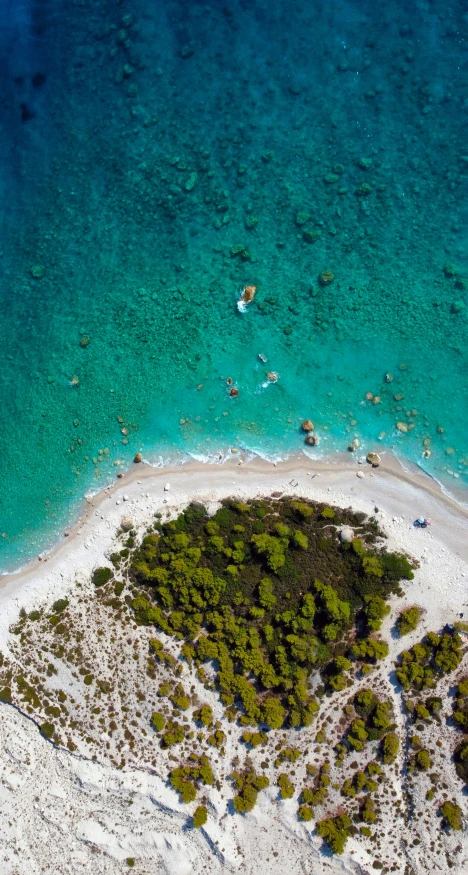 this is a very nice aerial s of a beach and a body of water