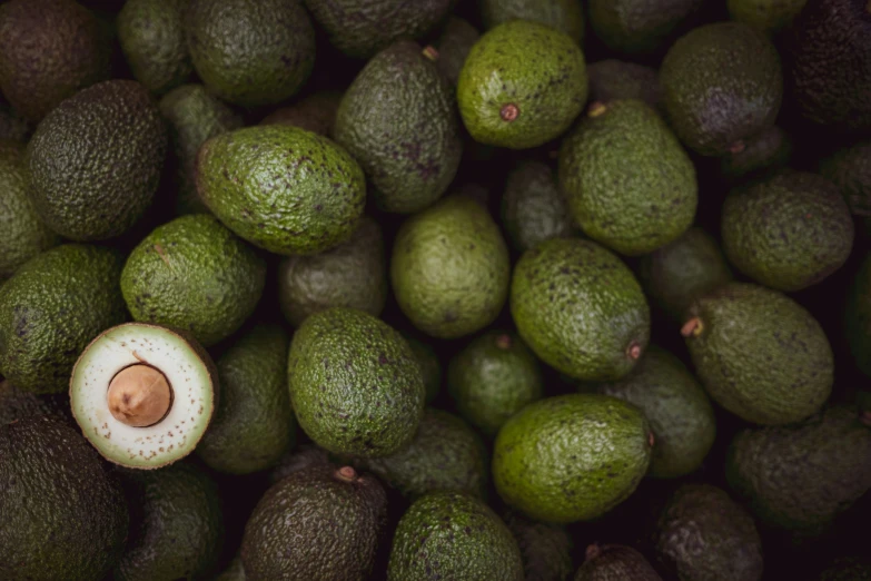 an arrangement of avocados that are in the center of a bowl