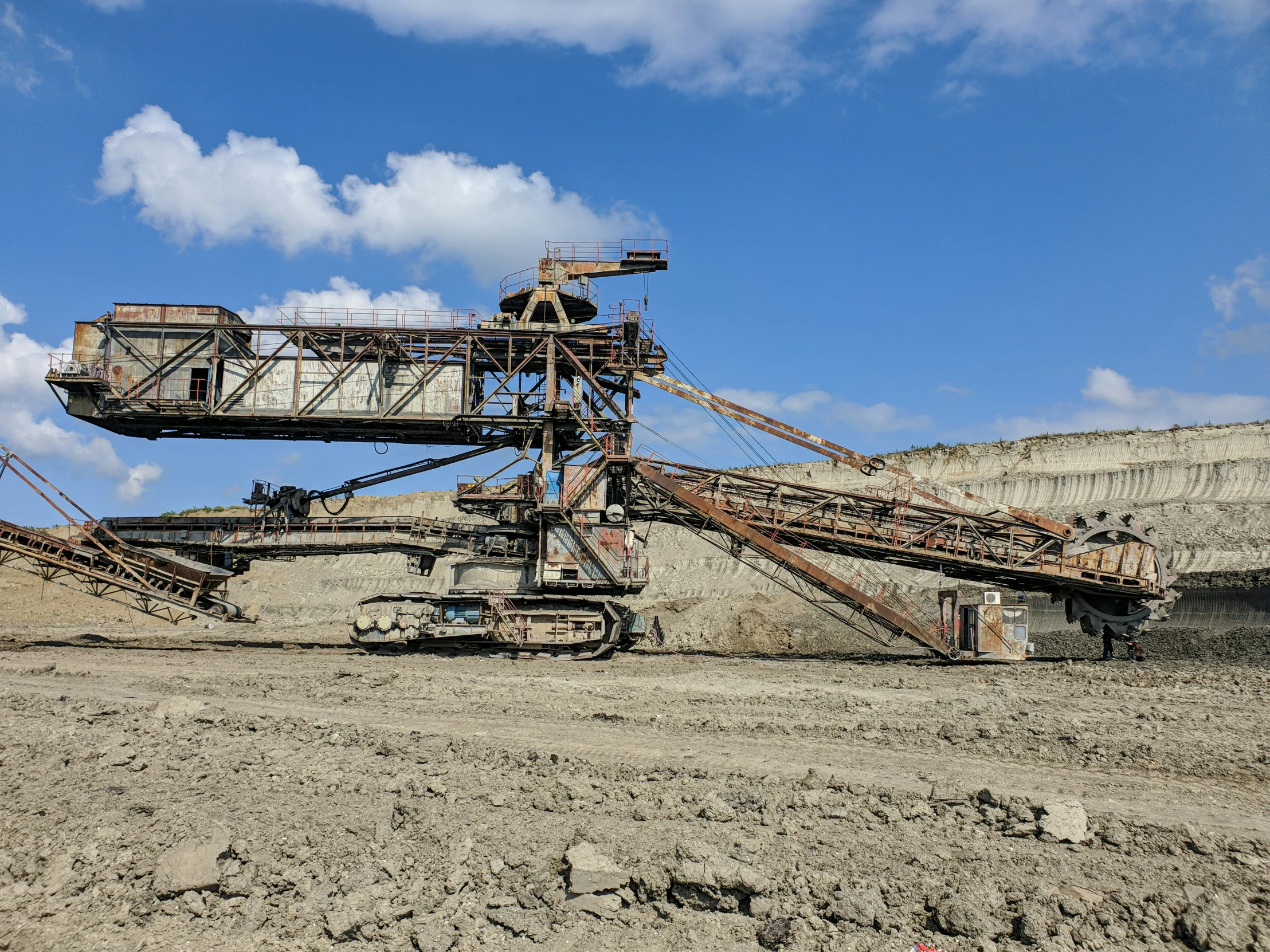 an old mine sitting on the ground with a sky background