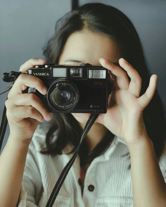 a person taking a po with an old camera