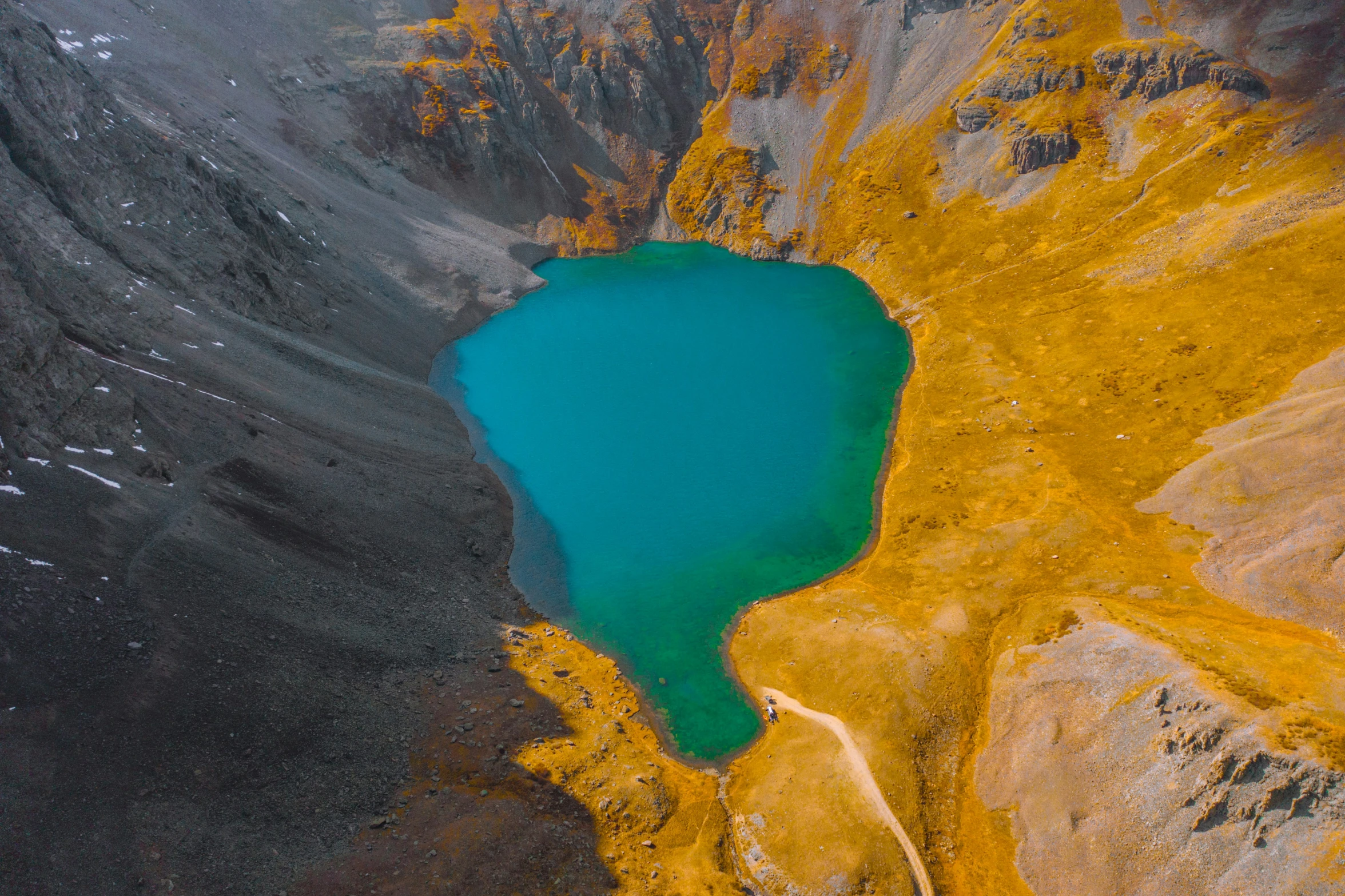 there is a large lake sitting on a mountain