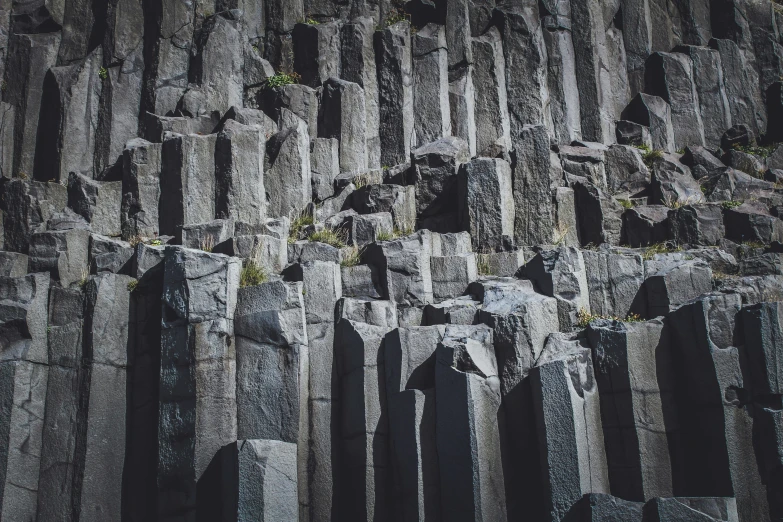 rocks are arranged in a vertical pattern and are forming a pattern