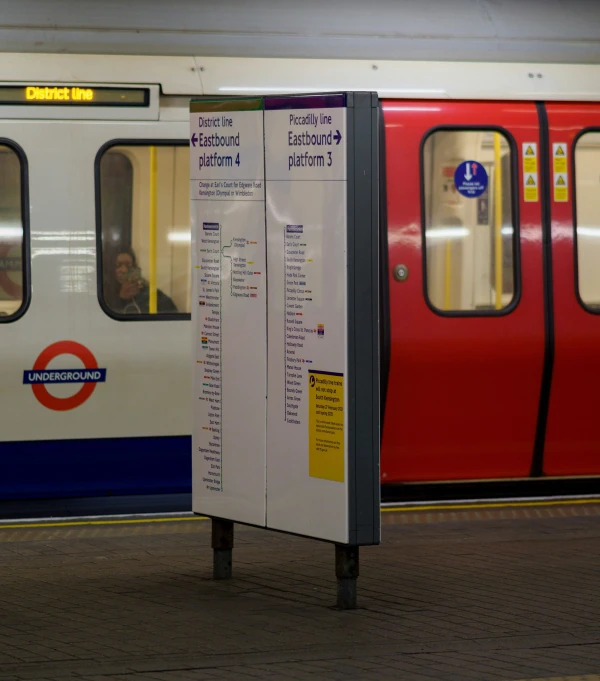 a sign telling passengers to leave or depart