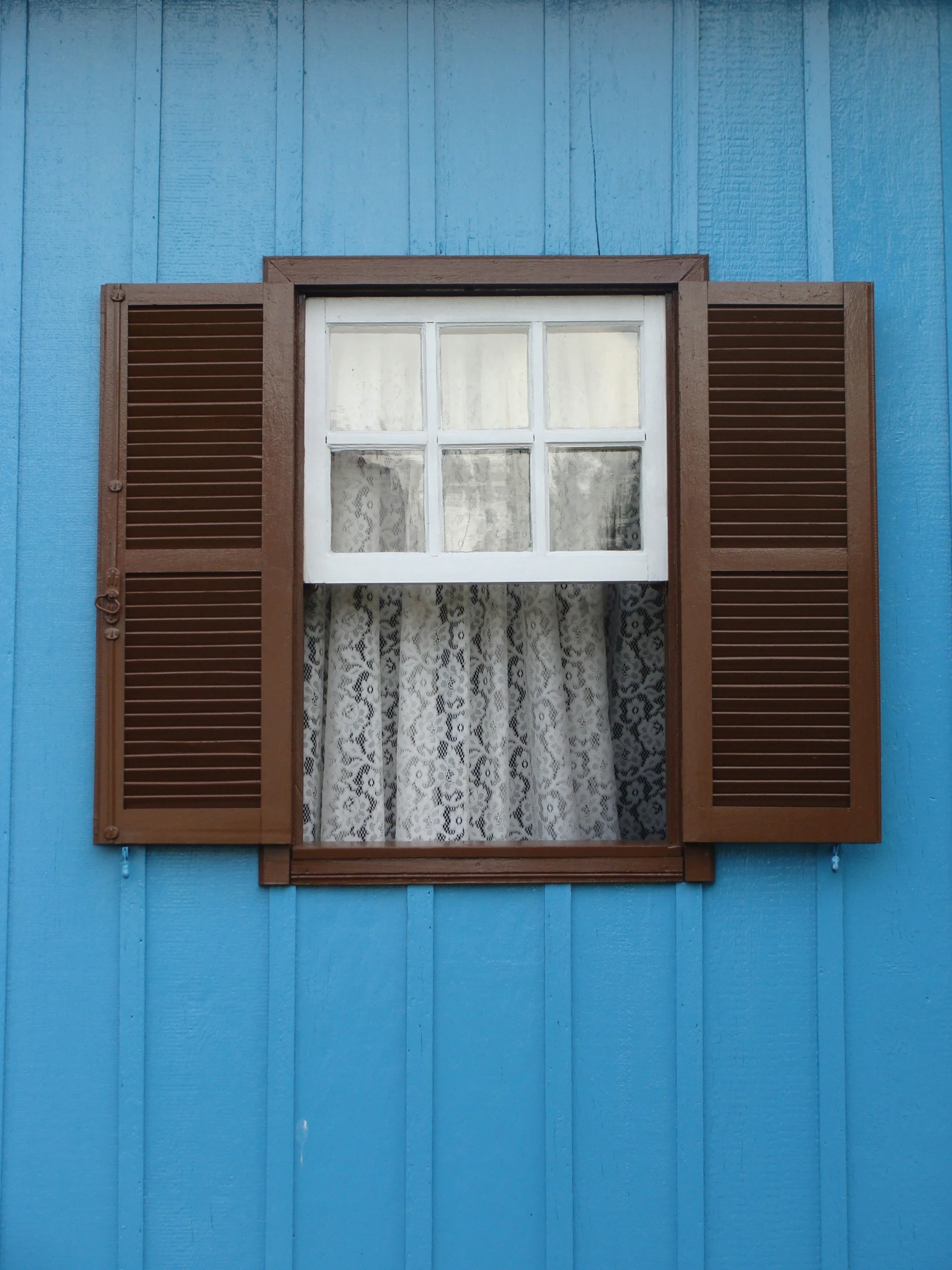 there is a window that looks like the outside of a blue building