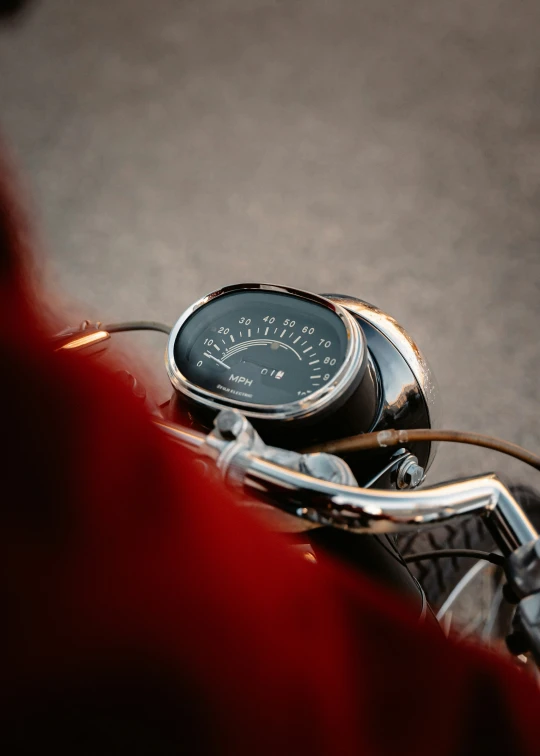 a meter is on top of the motorcycle handlebar