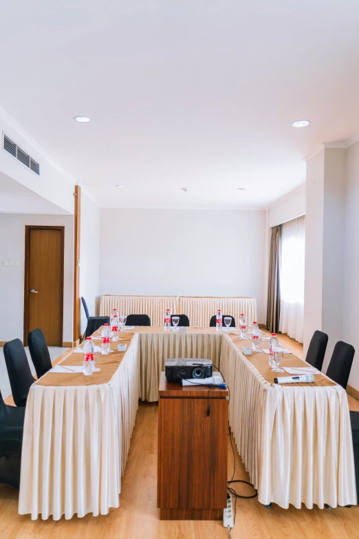 a very nice looking room with a bunch of tables set up