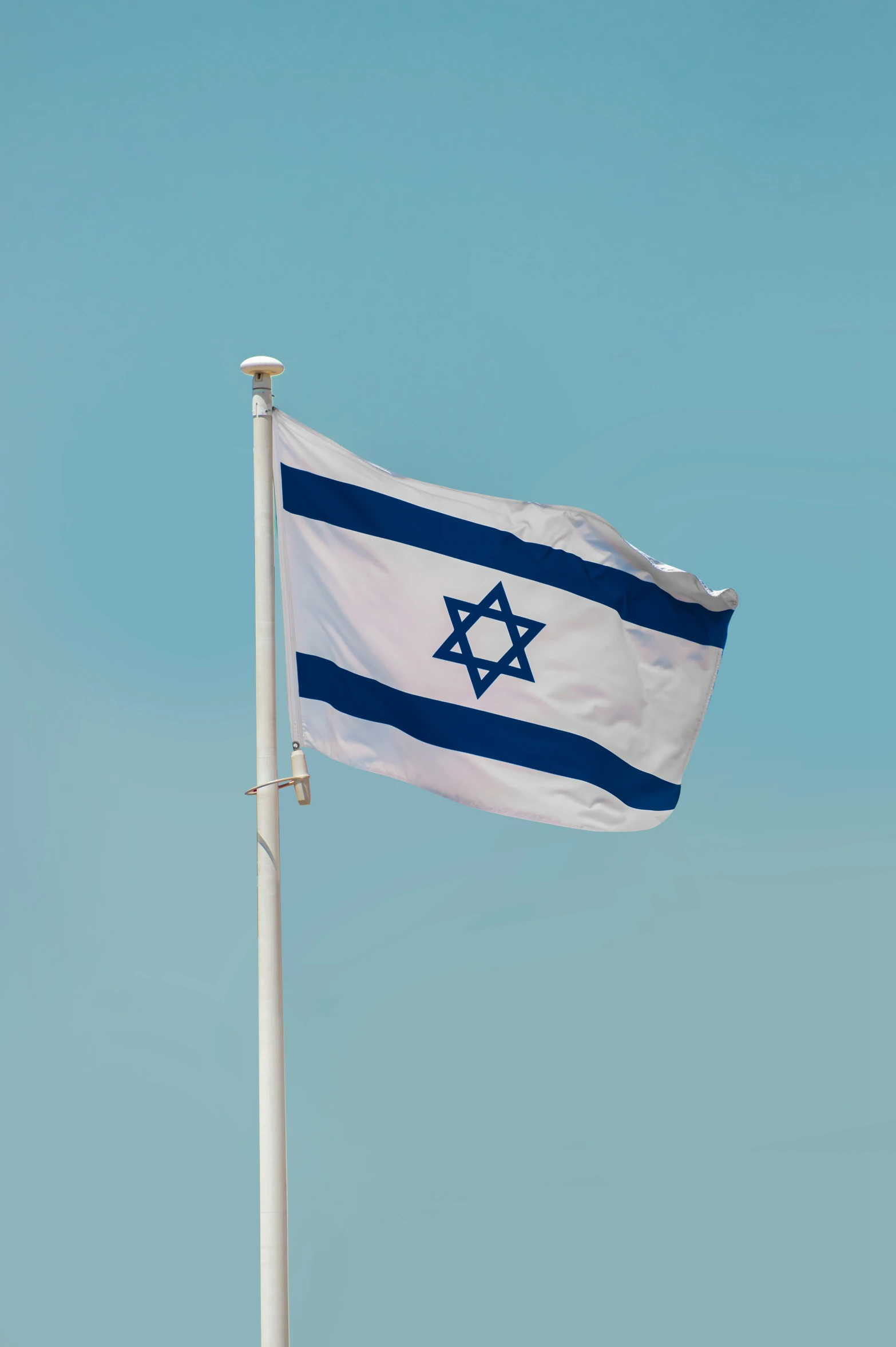 the israeli flag fluttering in the wind