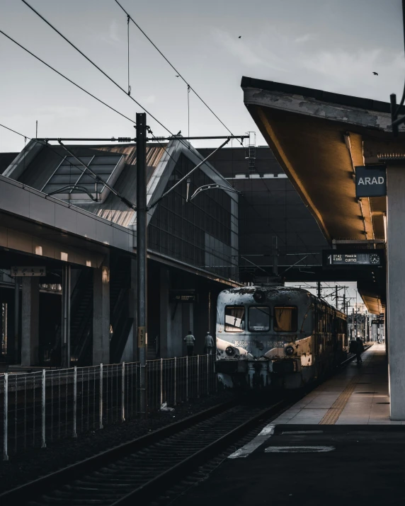 a train on the tracks next to an empty platform