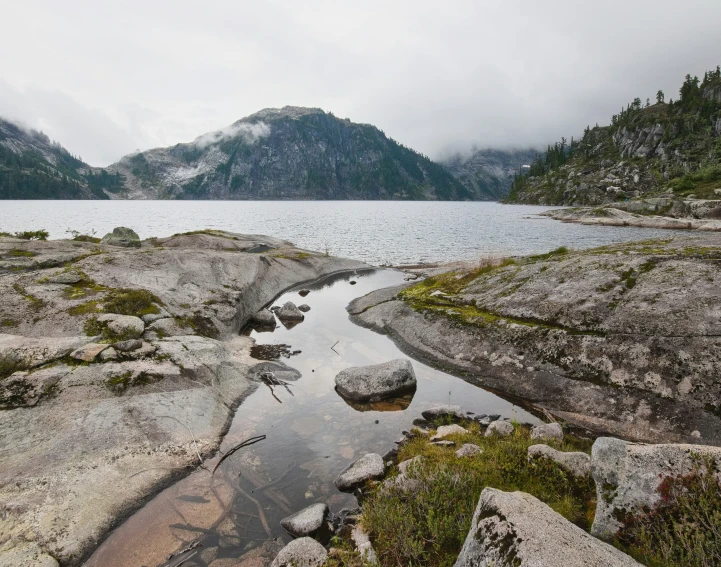 there is a river running between two mountains