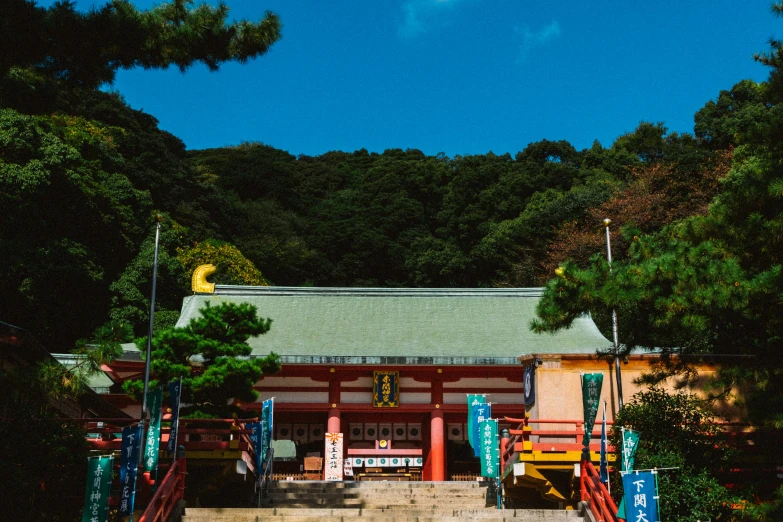 a small building surrounded by lots of trees