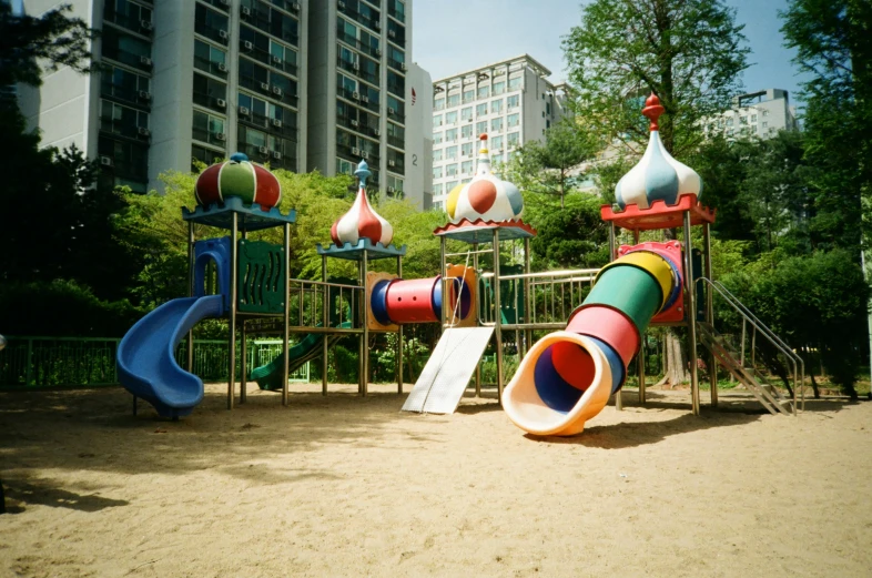 an empty children's play area in the middle of some buildings