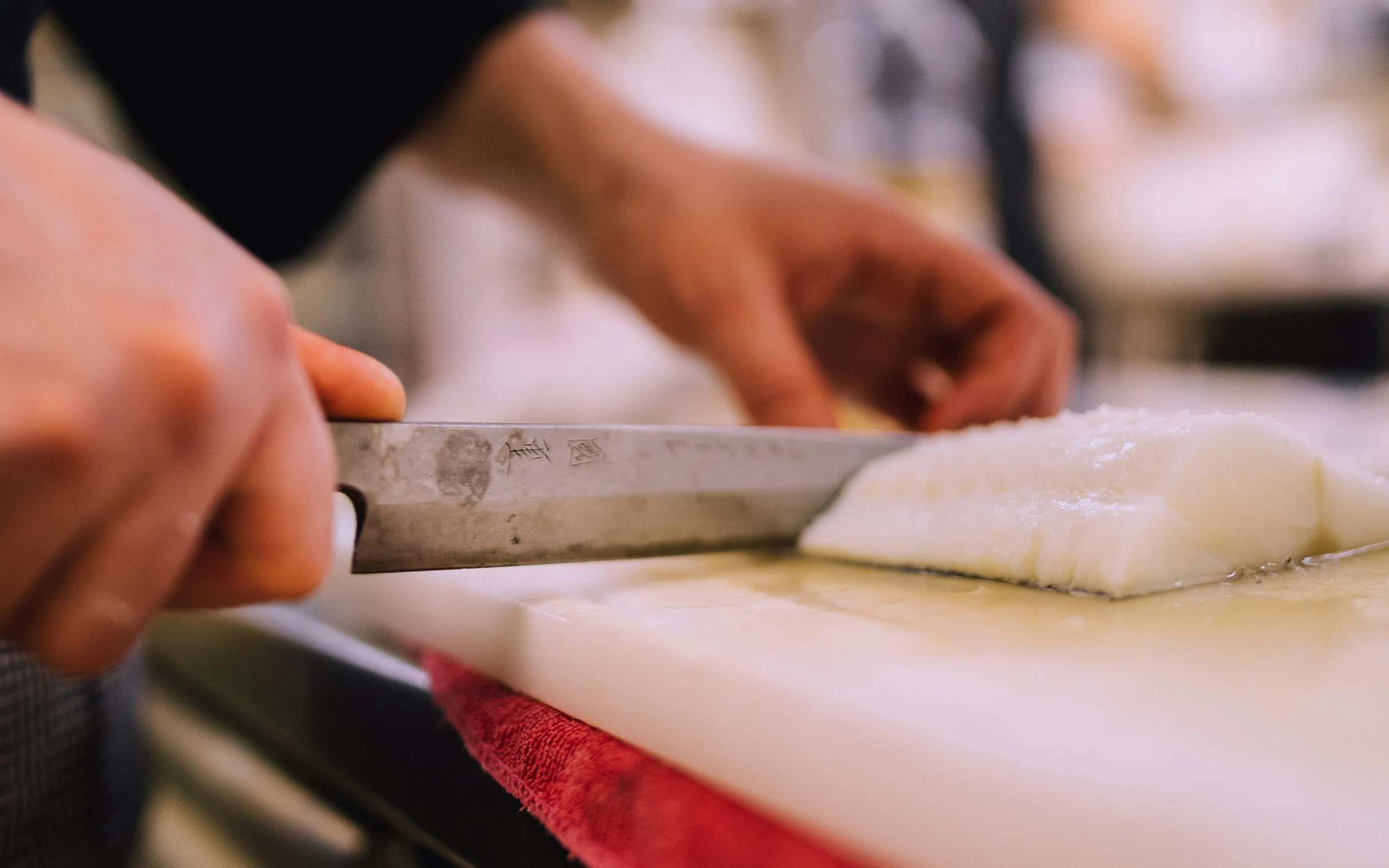 a person with a knife slicing soing