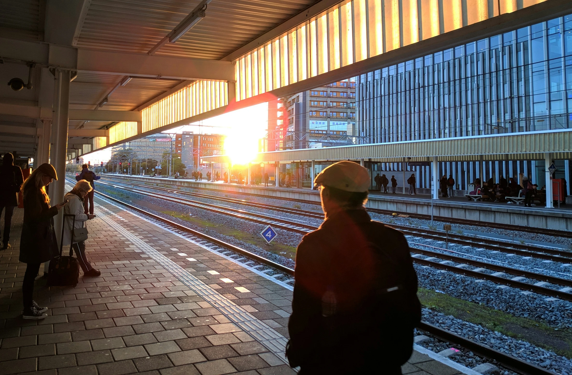 there is a lot of people waiting at the train station