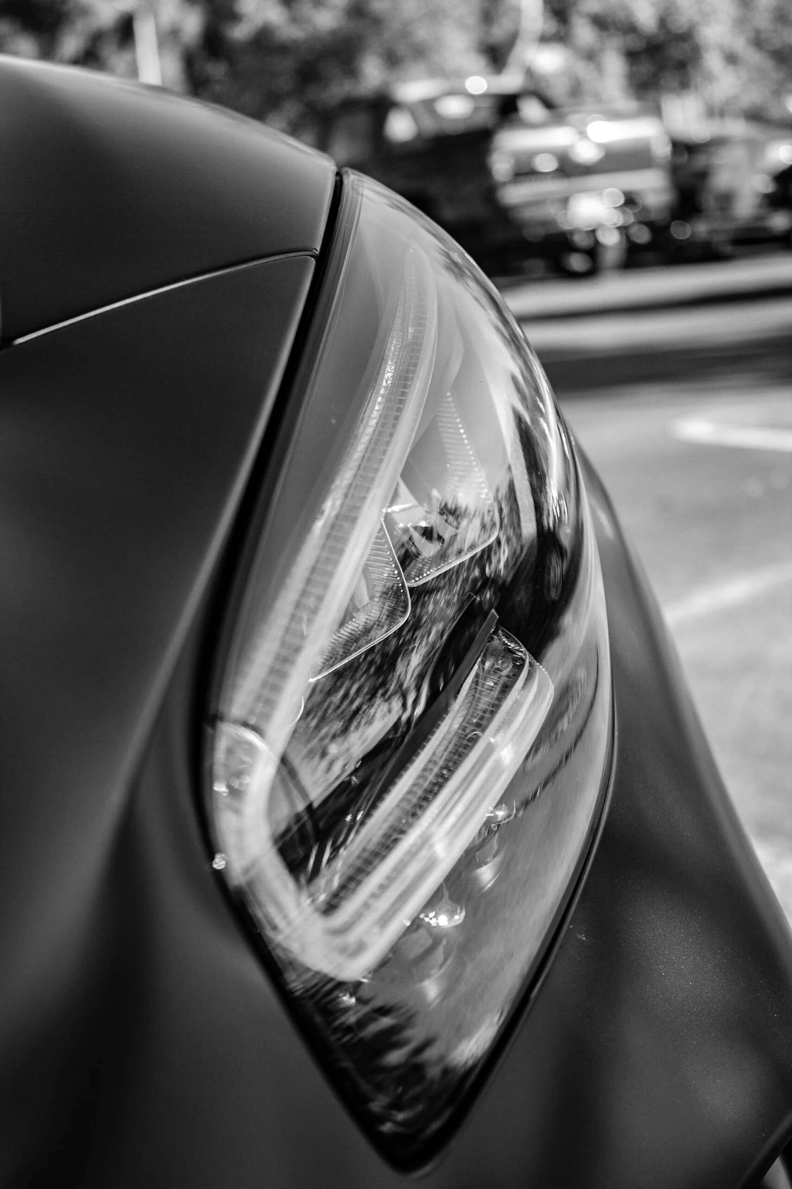 a po of the side mirror of a black sports car