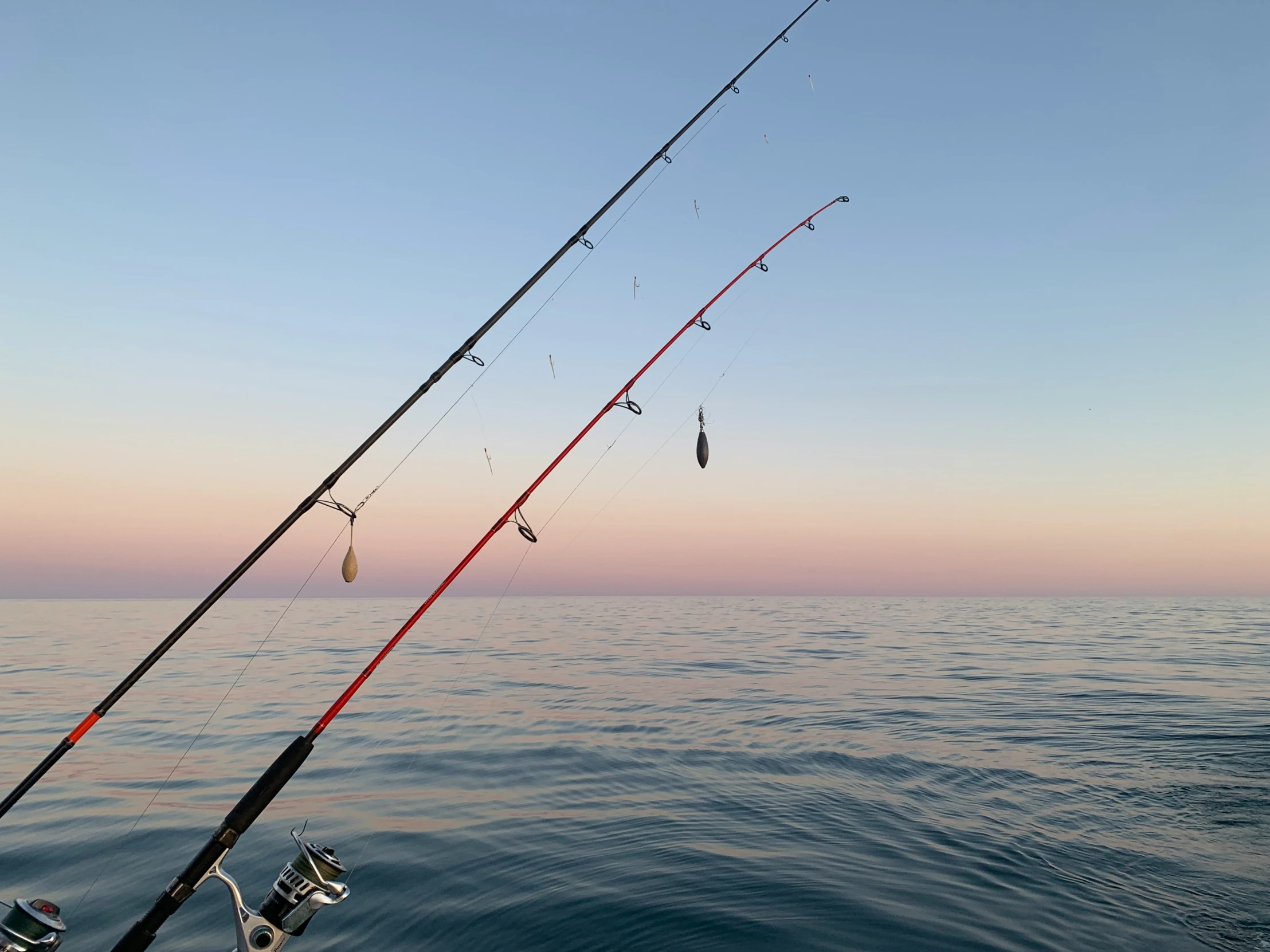 the fishing rod is hanging from a fishing pole