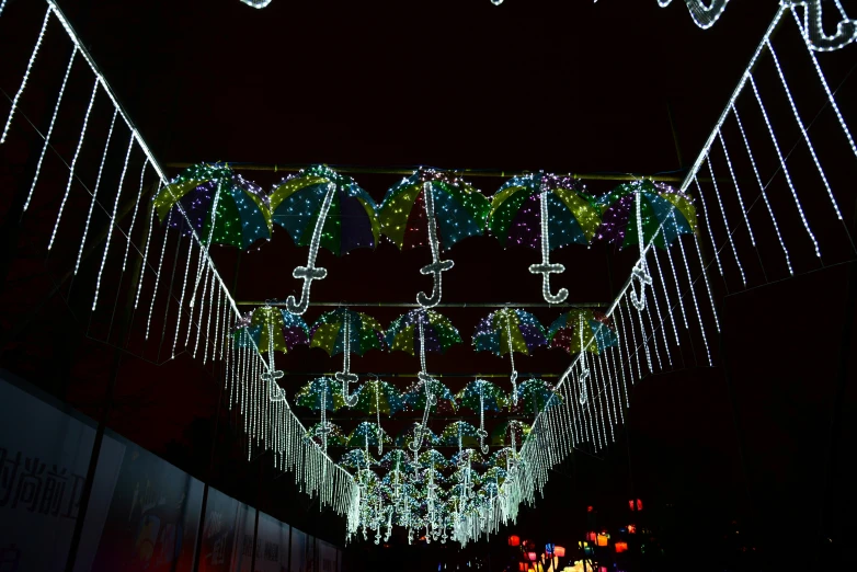 a group of lights hanging from the ceiling in the dark