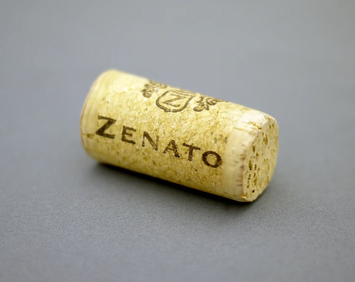 the cork on this wine bottle says zerotto