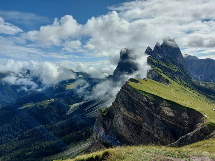 there are many clouds that surround the mountains