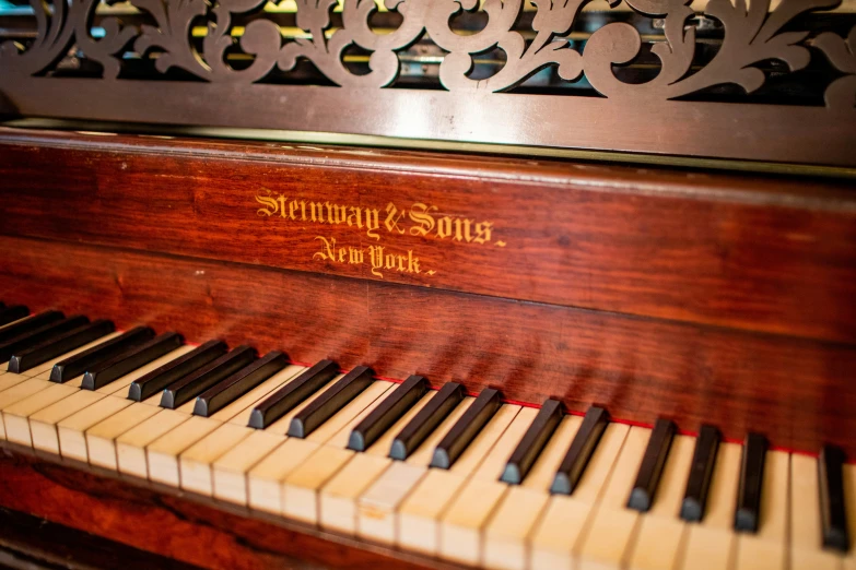 an organ is being displayed with engraved words