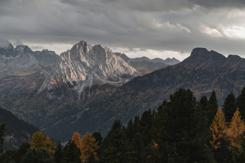 this is a po of mountains on a cloudy day