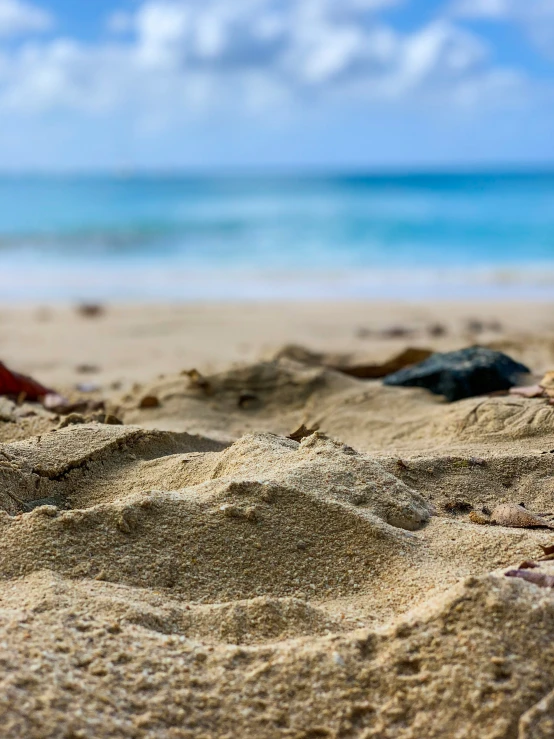 sand has some blue and white waves in the ocean