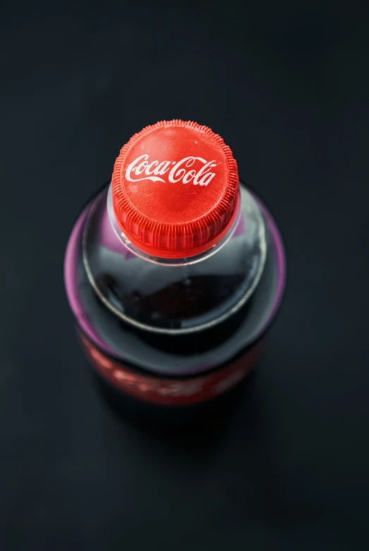 a bottle cap on top of a bottle sitting on a table