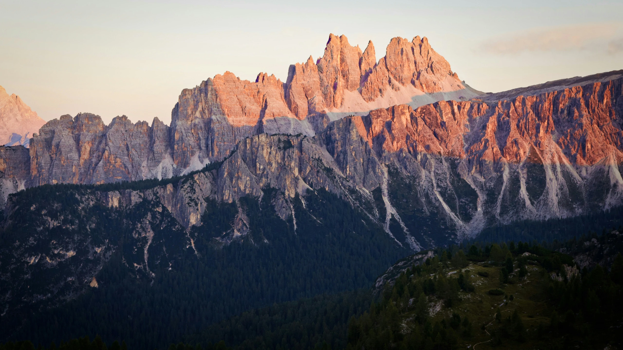 some very pretty mountains in the sky