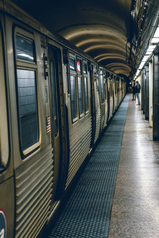 the subway has its doors open for everyone to get on