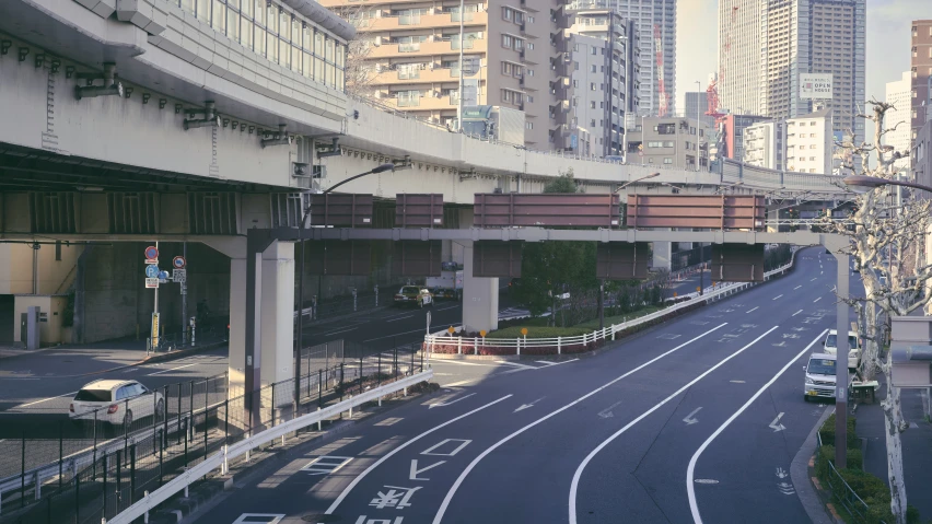 a long highway with several traffic in the city