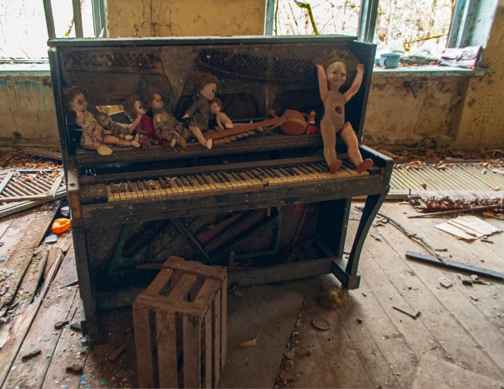 a very old piano that has people on it