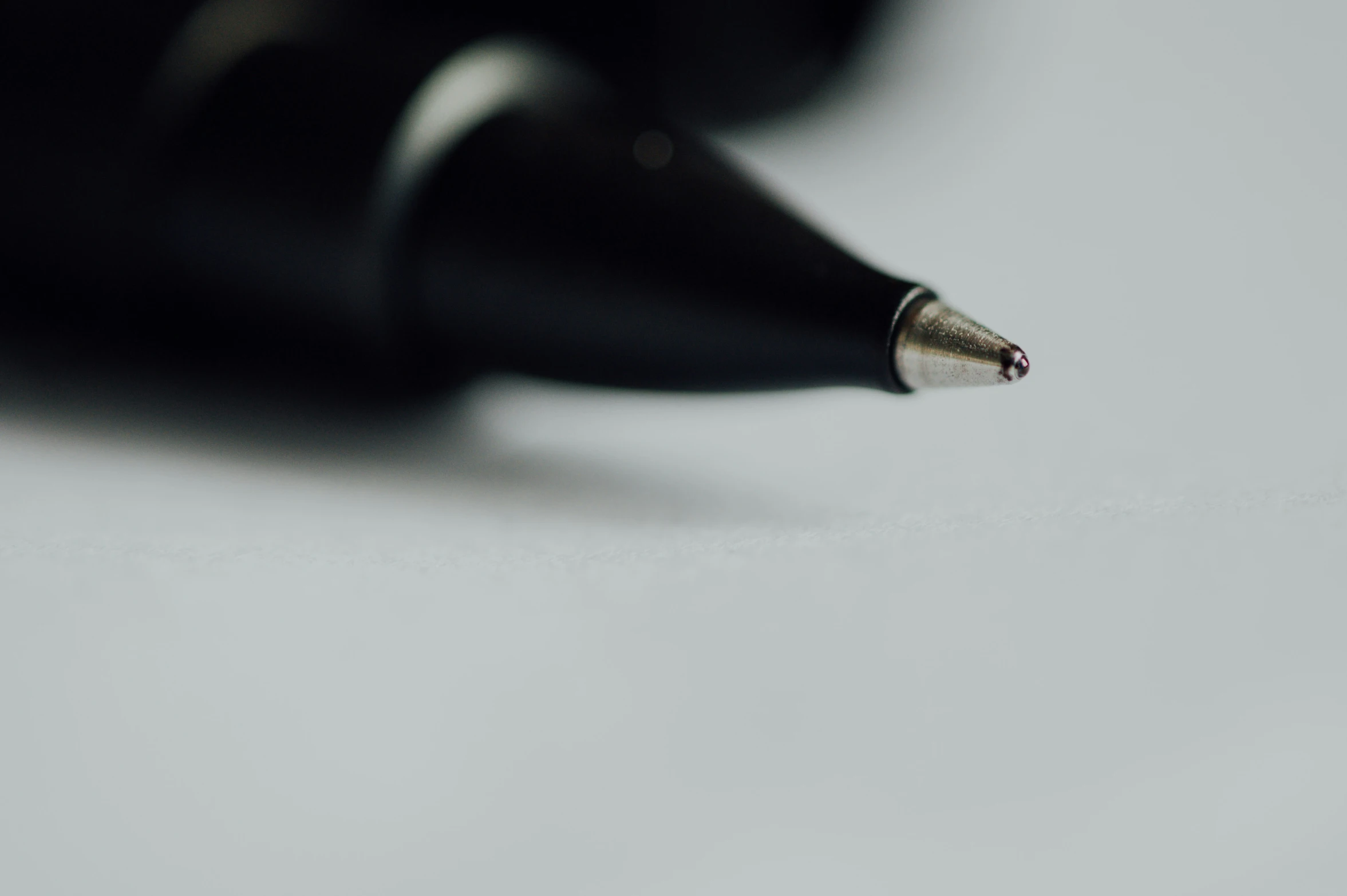 an eyeliner tip of a pen on a white table