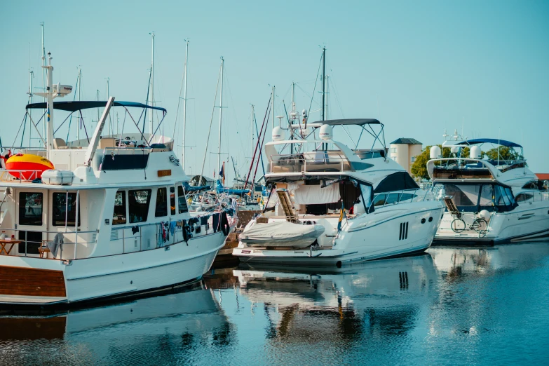 a bunch of boats sitting docked next to each other