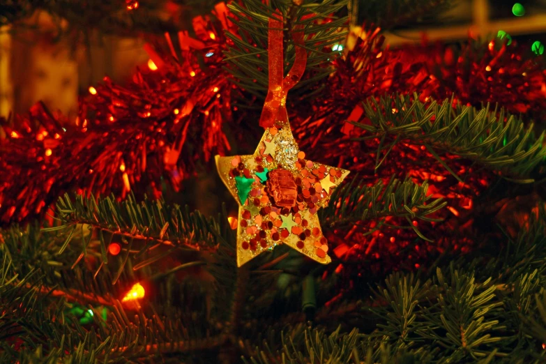 a star ornament in the center of a christmas tree