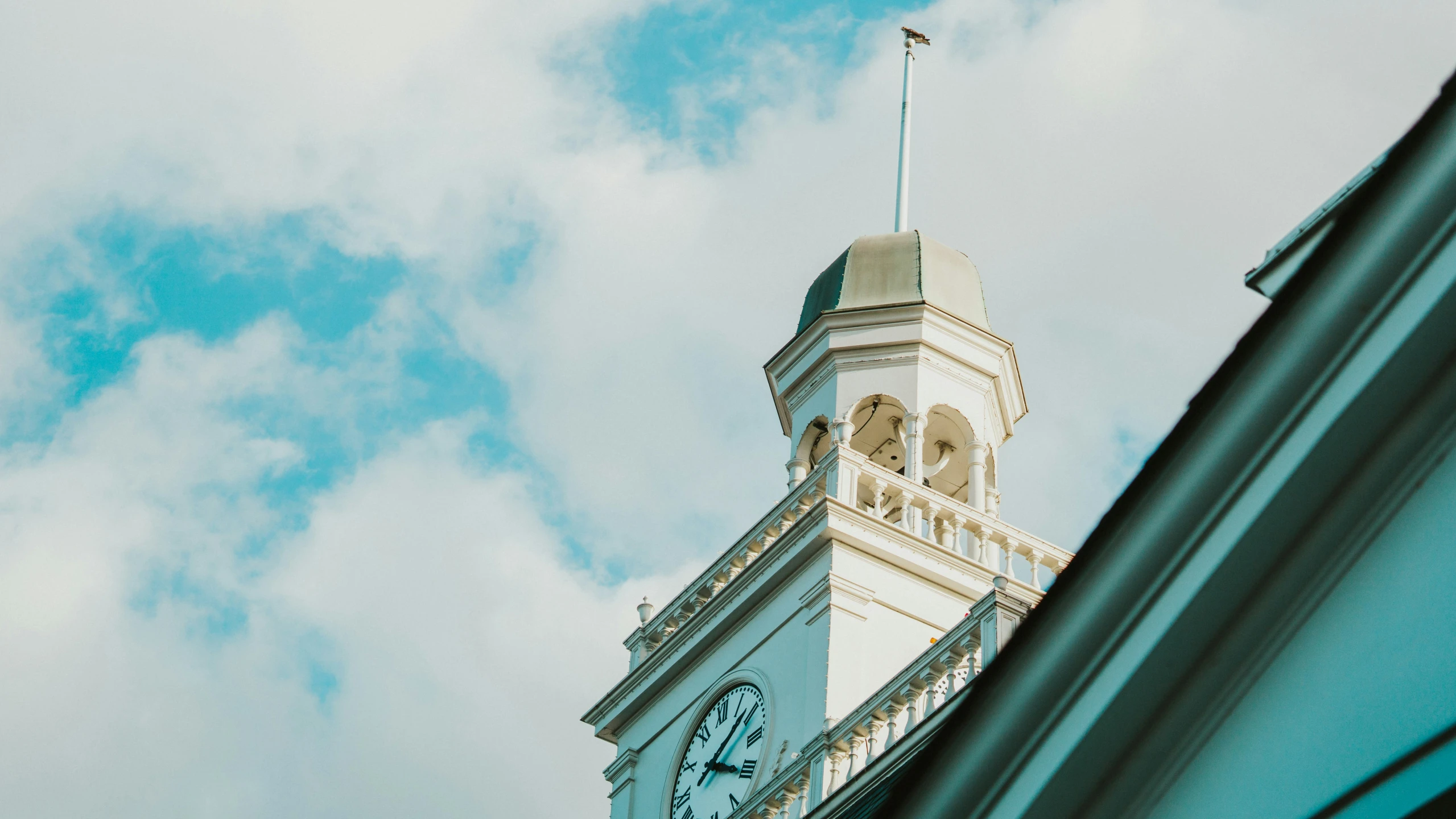 an upward s of the clock tower from under