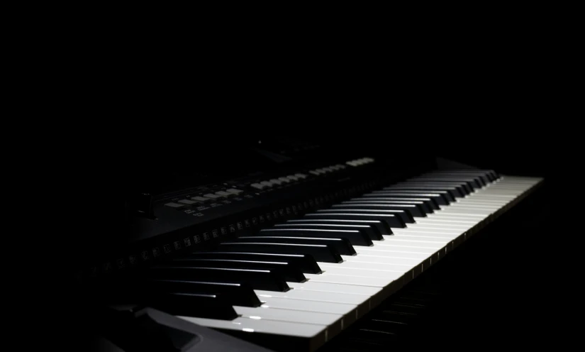 a closeup s of an old piano