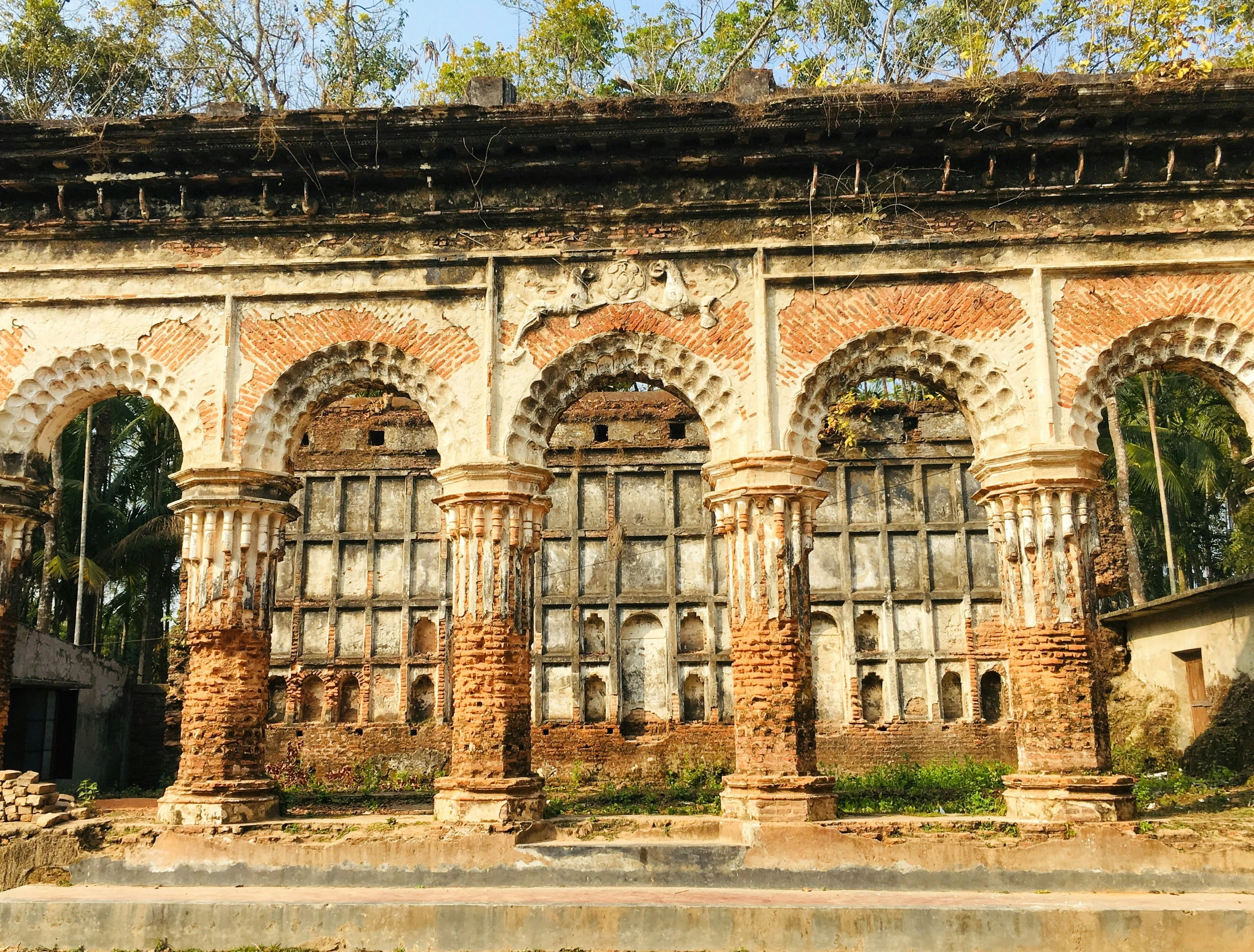 an ancient building is being pographed