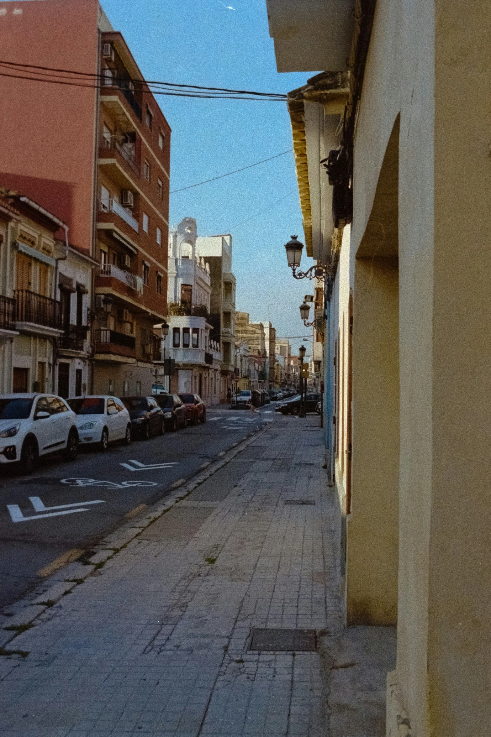 a street is shown with cars parked along it