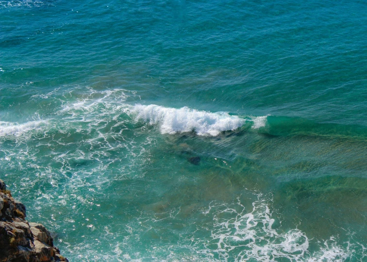 waves crashing into the rocks at the beach