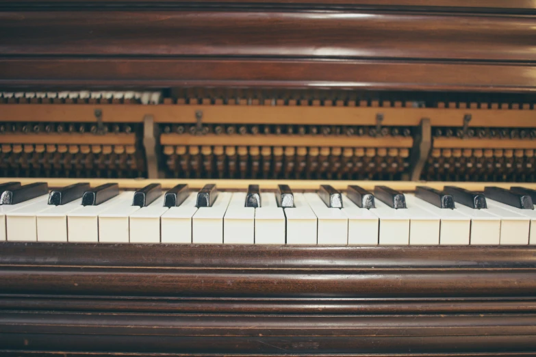 an old piano is shown with a lot of keyboards