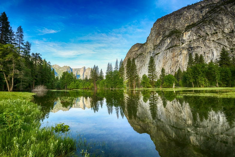 this is a picture of a mountain lake