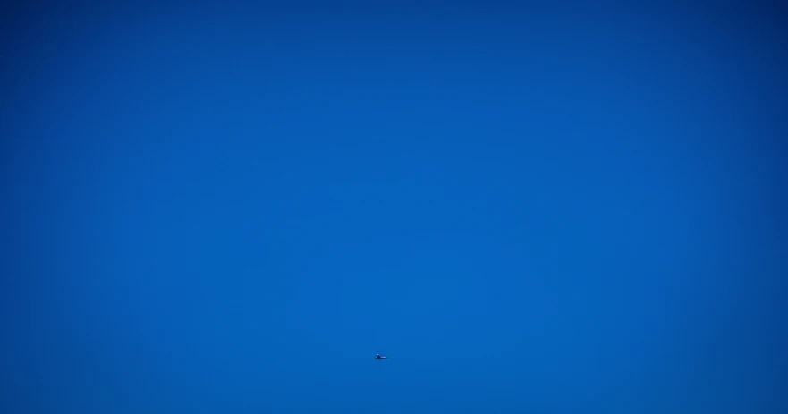 a po of the moon in a clear sky