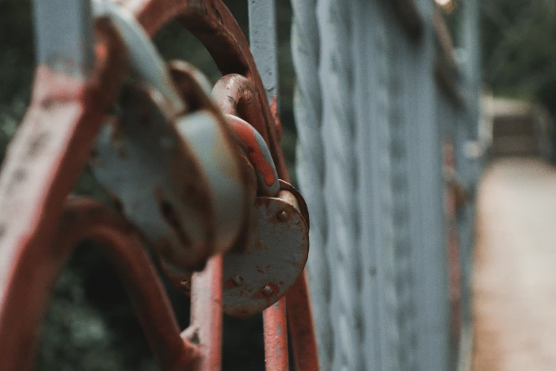 a closeup of the circular handle on a fence