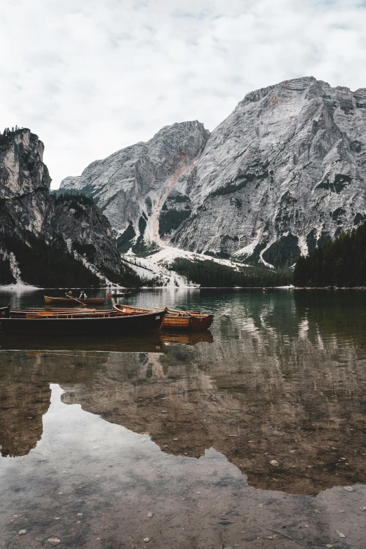 there is a boat sitting in the water