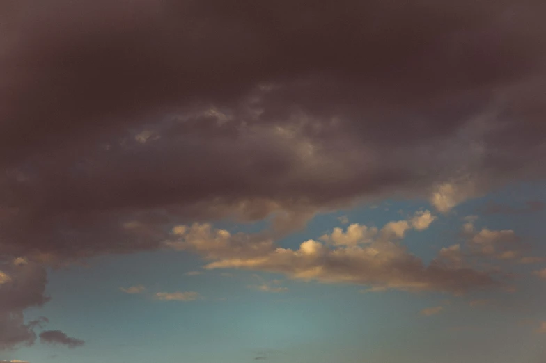 an image of cloudy weather over the sea