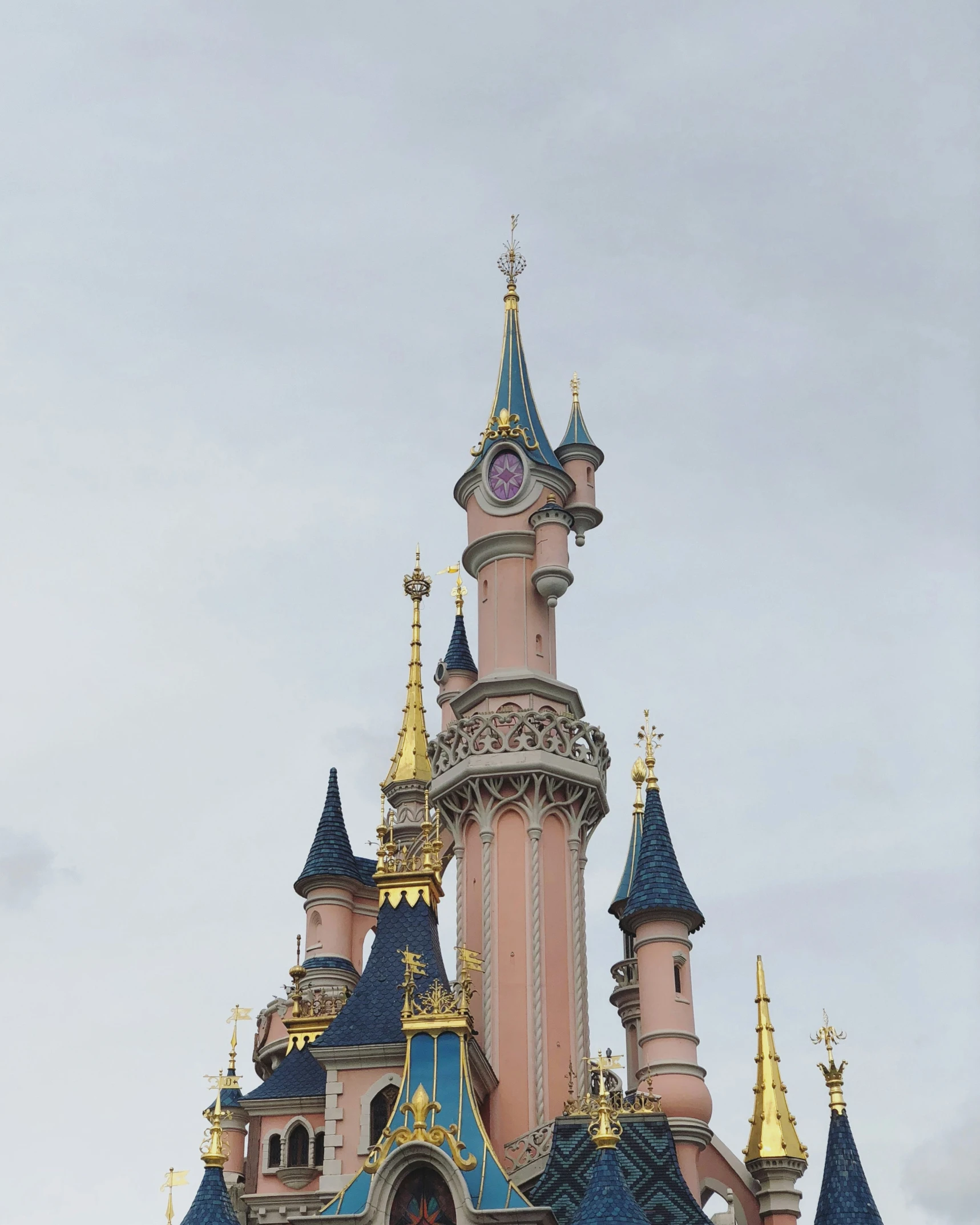 disneyland's sleeping beauty castle at disney world