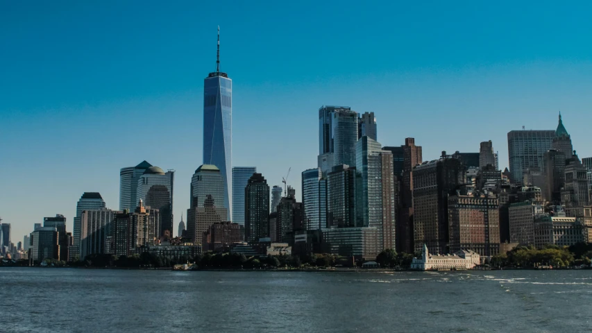 the city skyline is surrounded by tall buildings