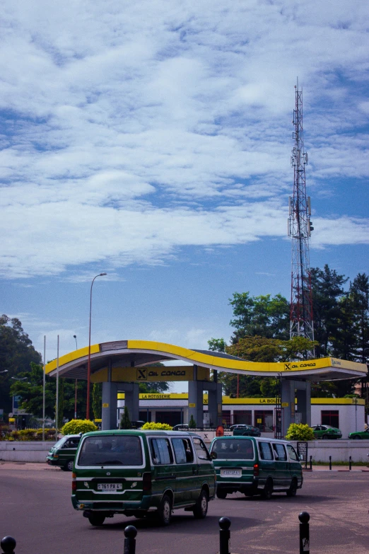 a gas station with several cars parked in the parking lot