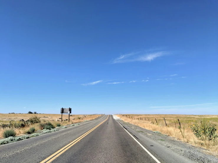 an open empty highway with no cars is shown in this picture