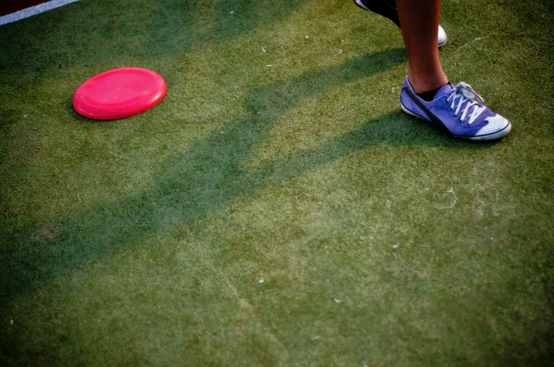 a man getting ready to throw a frisbee